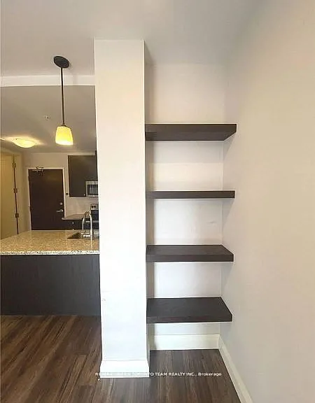 118 King St E #621 — Photo 17