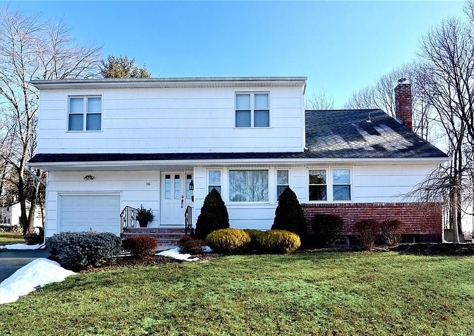 1st image of 16 Surrey Ct