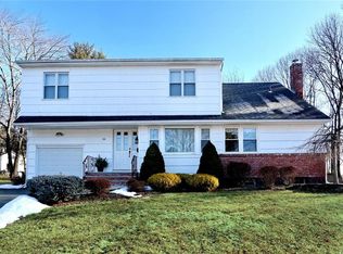 16 Surrey Ct, New City, NY 10956
