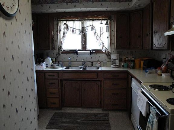 5th image of 115 3rd St SE
