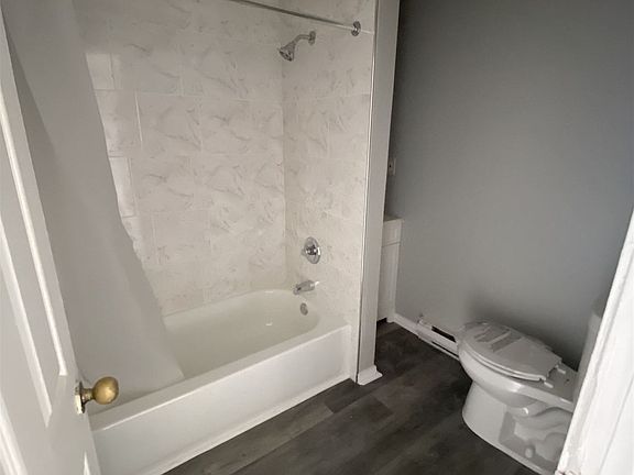 5th image of 1409 Chapel St #27