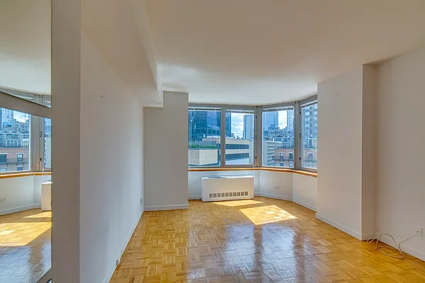 Rented by City Connections Realty | media 10