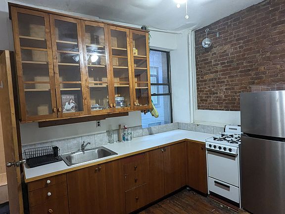 2nd image of 89 E 2nd St #16