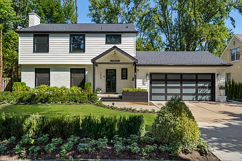 1054 Saxon Dr Photo 1