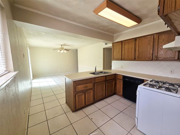 741 Ponderosa Dr, Hurst, TX 76053