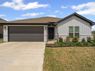 500 Adams Ct, Weatherford, TX 76085
