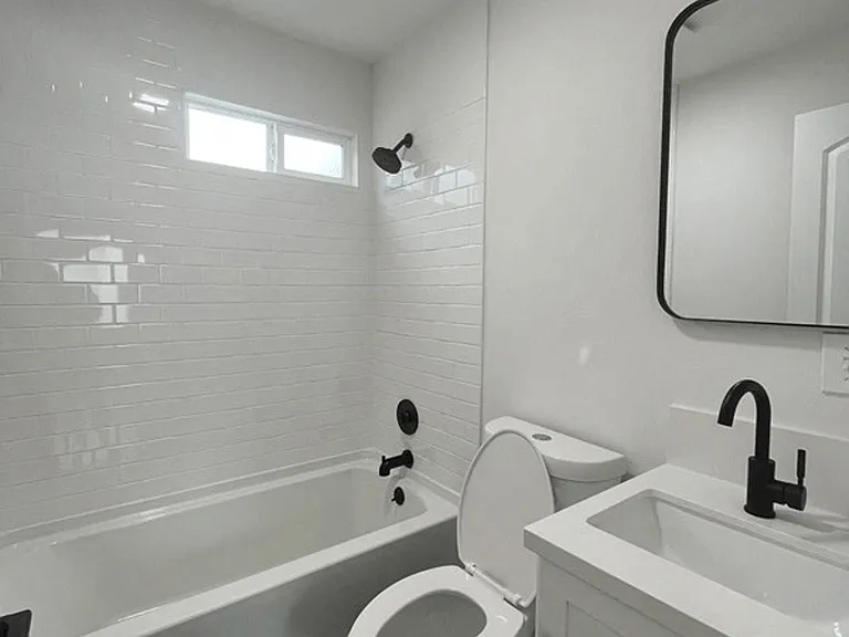 2519 E Monroe St — Photo 10