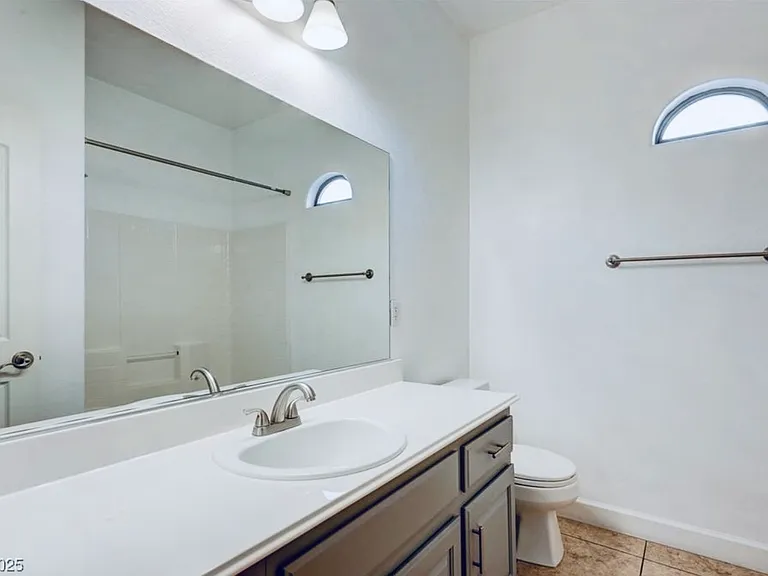 128 Tilbury Ave — Photo 7