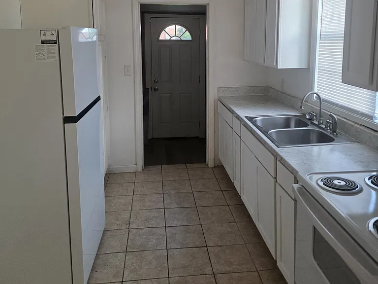 244 Southern St — Photo 3