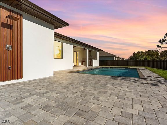 5th image of 1204 NW 21st Pl