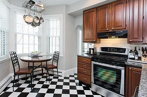 4th image of 13-15 Everett St #1