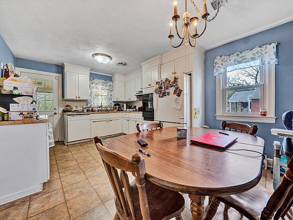5th image of 135 Hillcrest Dr