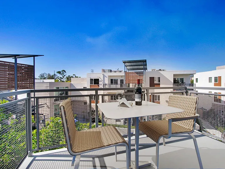 Citron Apartments — Photo 13