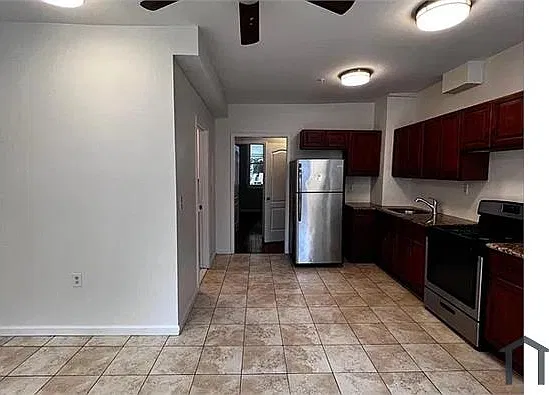 15 Cottage St — Photo 3