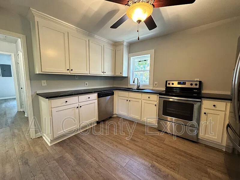 2 bed, 1.0 bath, 900 sqft, $1,795 — Photo 4