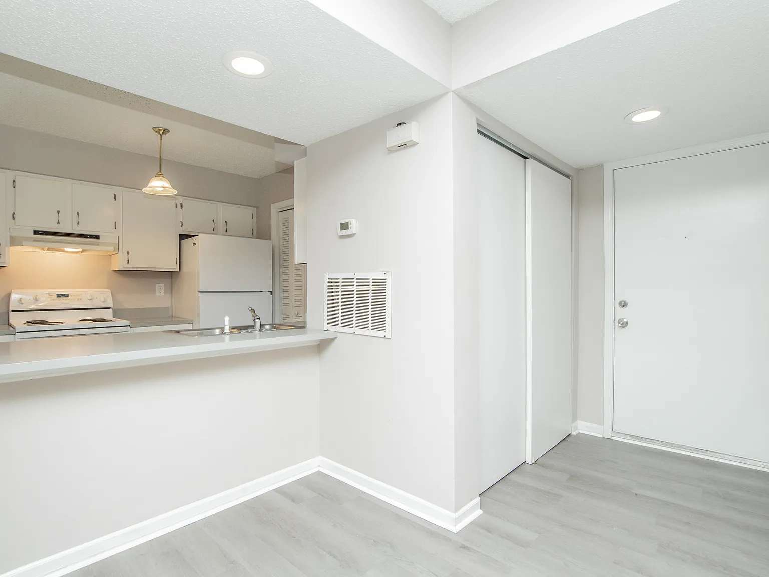 2 bed, 975 sqft, $1,450 — Photo 4