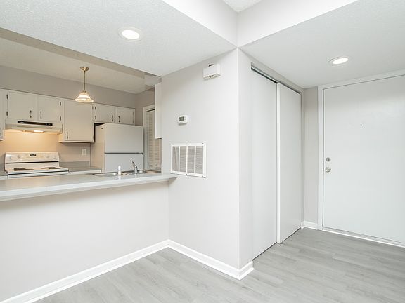 4th image of 11064 Harrowfield Rd