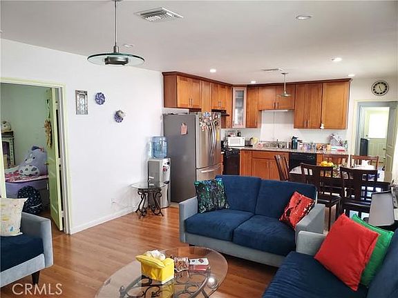4th image of 1332 E Wilson Ave
