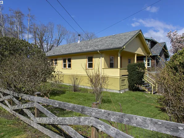 391 47th St, Astoria, OR 97103