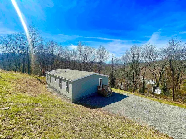 38 Jayla Dr, Grafton, WV 26534