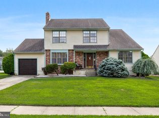 11 Scotch Dr, Turnersville, NJ 08012