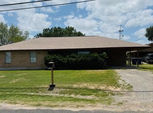 803 8th St, Floresville, TX 78114