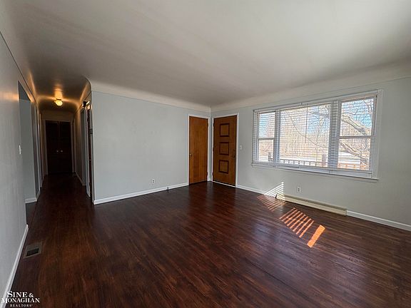 4th image of 461 Handley St