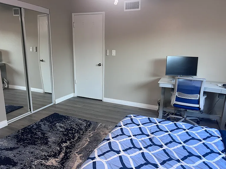 21206 Dolores St — Photo 4