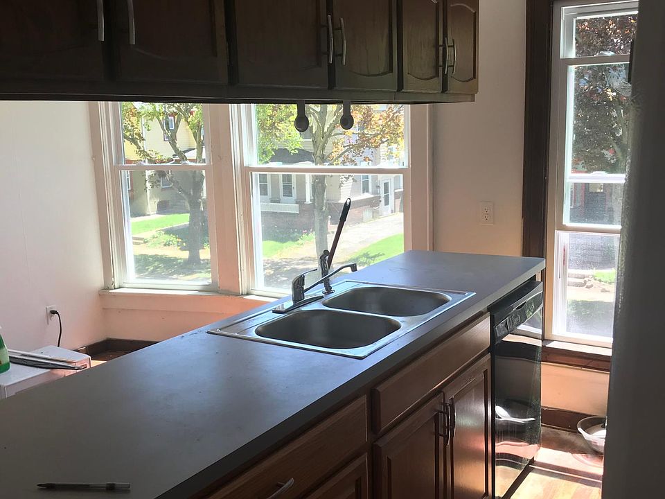 2nd image of 176 Westminster Rd APT 1