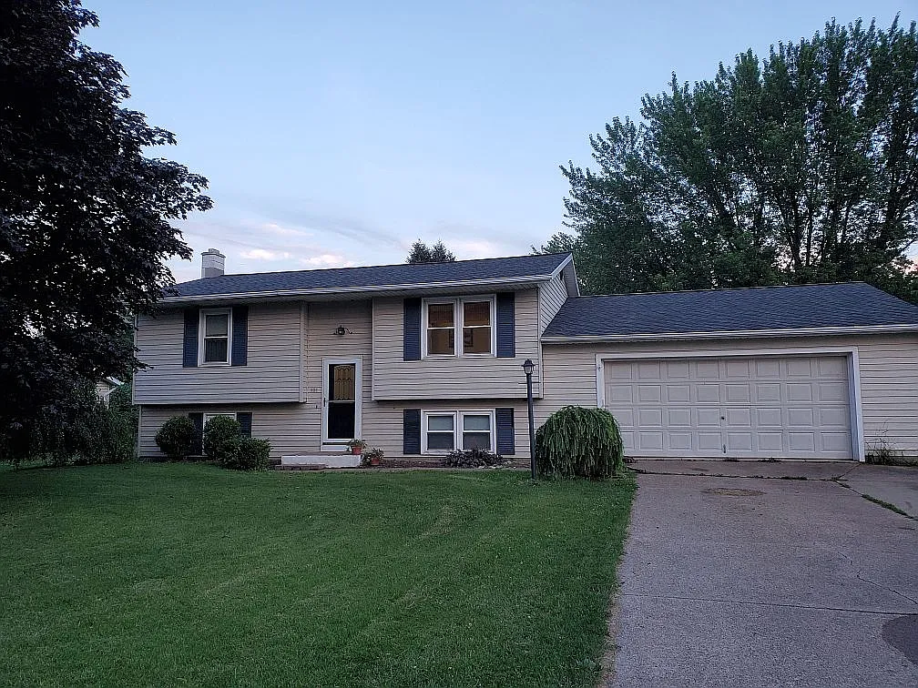 105 Wellington St photo 1