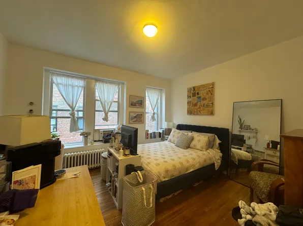 856 West End Avenue image 1 of 11