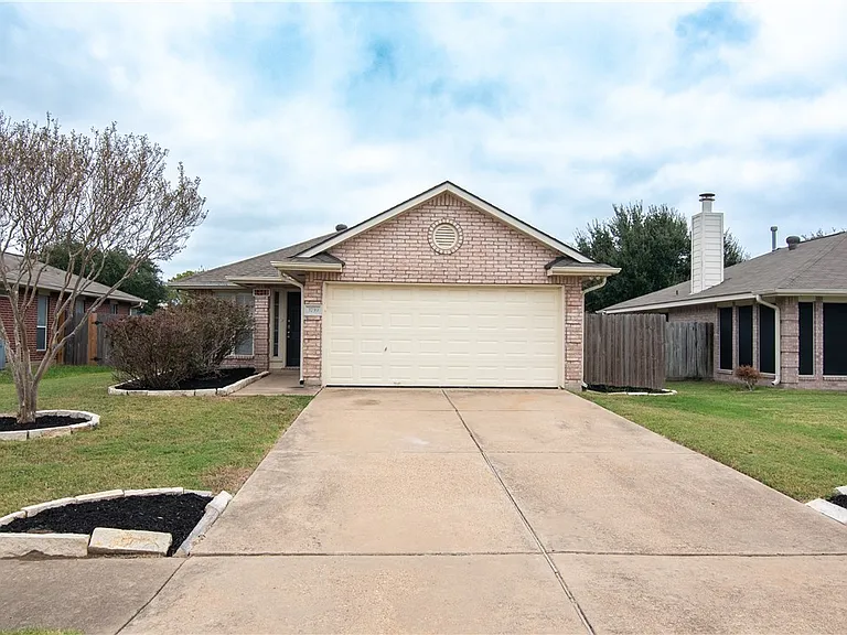 3739 Marielene Cir — Photo 2