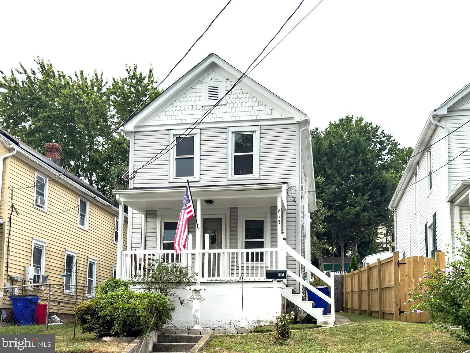 3 bed, 1.5 bath, 1152 sqft, $2,195 — Photo 2