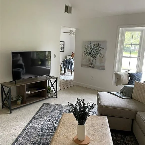 510 Corey Ln — Photo 6