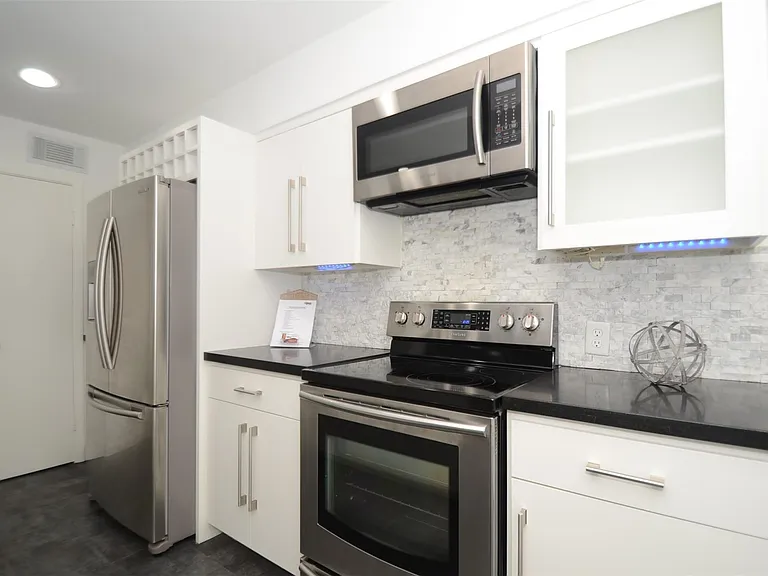 5524 Beverlyhill St #2 — Photo 10
