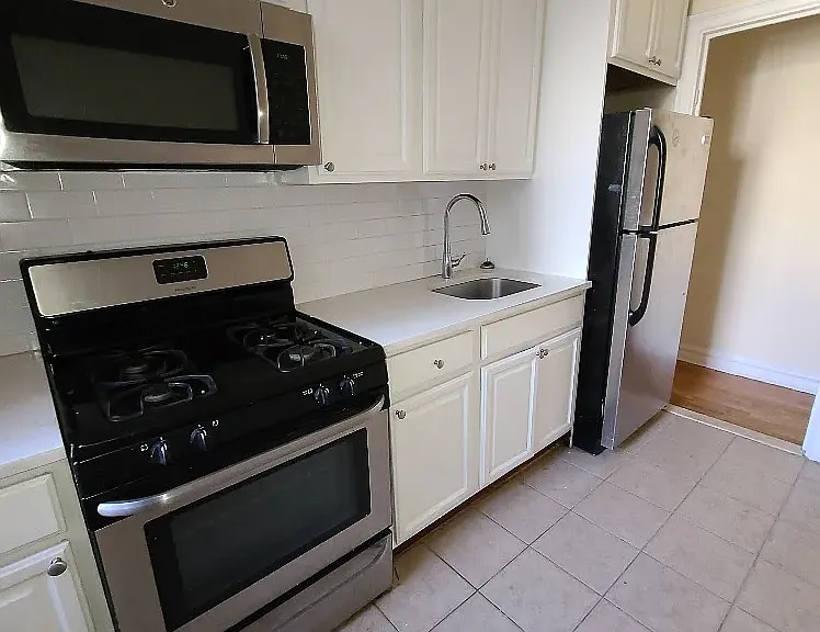 250 Crown St #8 — Photo 1