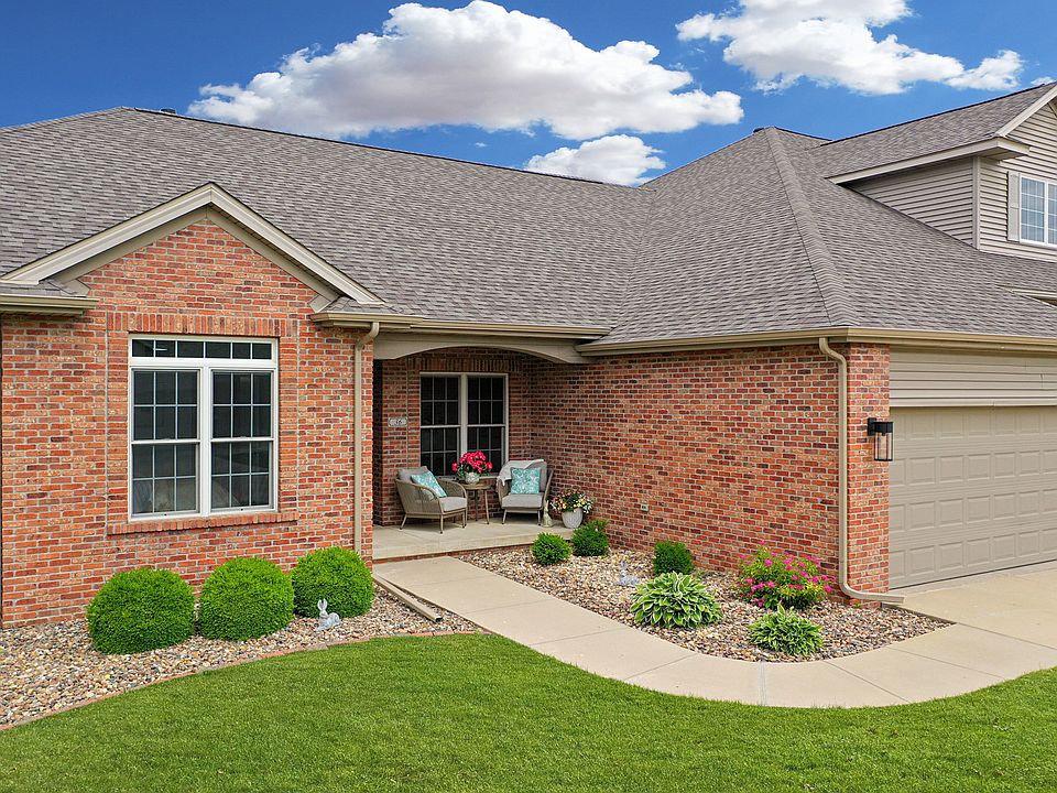 1st image of 36 Laurel Wood Dr