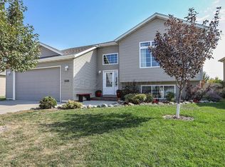 1046 39th St S, Moorhead, MN 56560