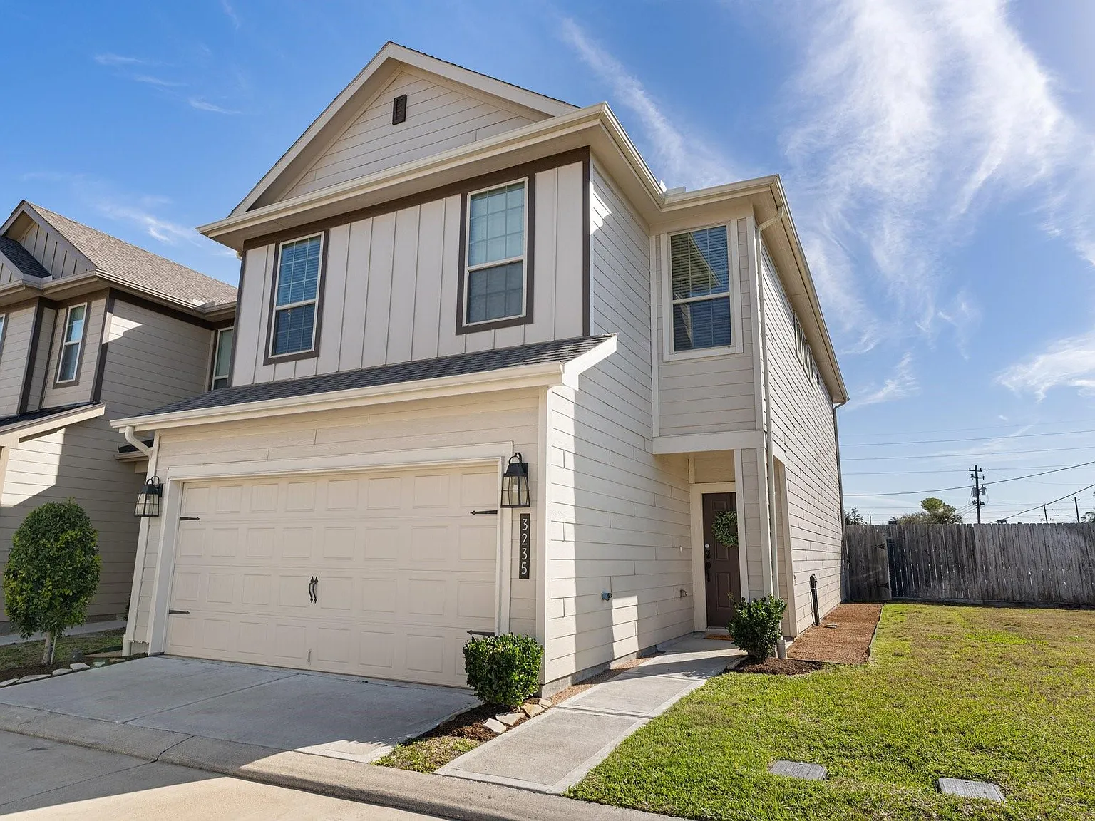 3 bed, 2.5 bath, 1920 sqft, $2,500 — Photo 1