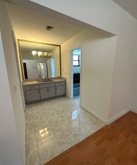513 SW 101st Pl — Photo 7