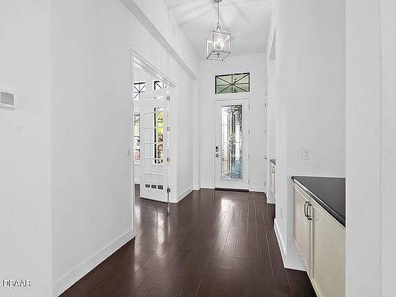 4th image of 643 Southlake Dr
