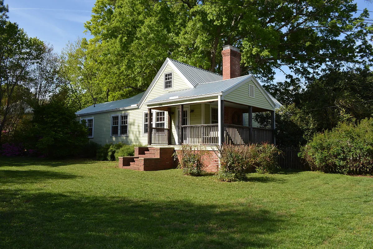 Building Photo - 598 Sanford Rd