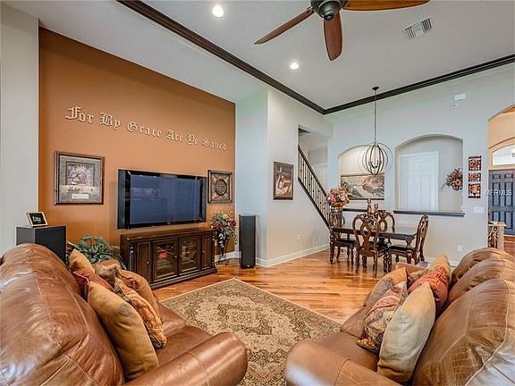 4th image of 11002 Charmwood Dr