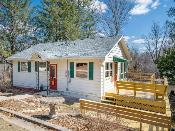 N2306 Shadow Rd, Waupaca, WI 54981