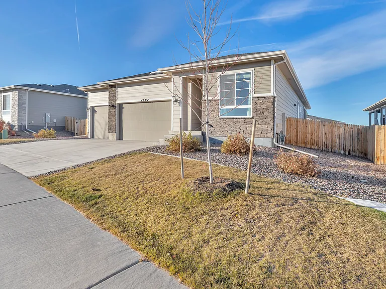 4007 Castle Vista Ln — Photo 2