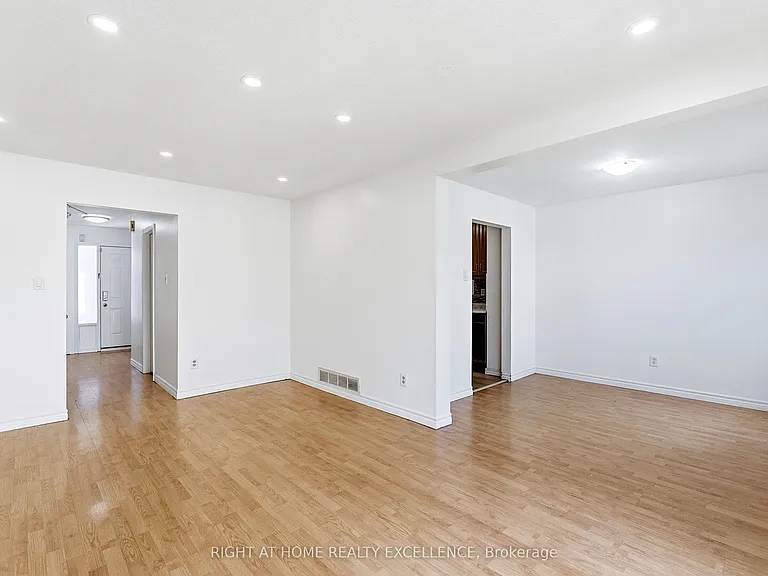 10 Banting Cres #UPPER — Photo 17