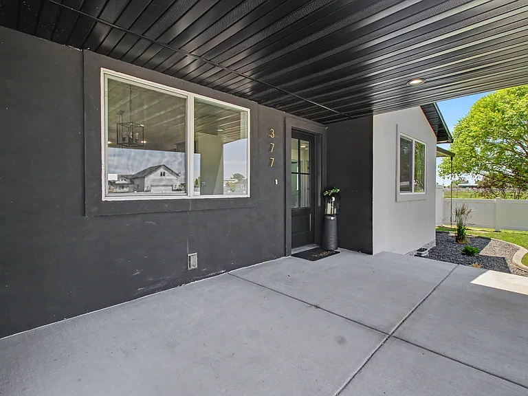 377 W 450 S — Photo 2