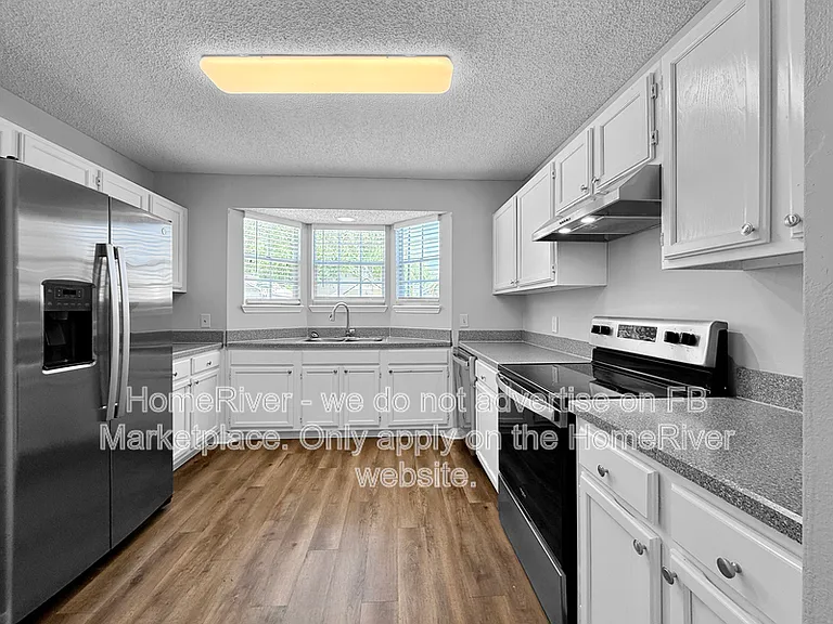 1854 Alberta Ct N — Photo 8