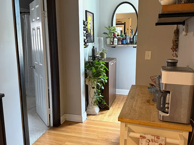 2844 N Whipple St #R2 — Photo 25
