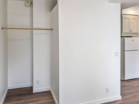 5th image of 1731 Lake St